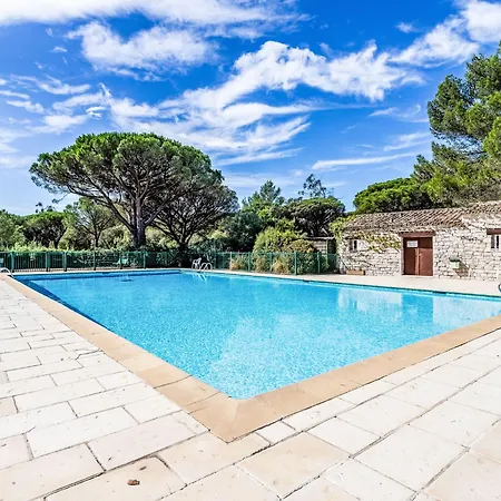 Font Mourier-1 By Interhome Gassin